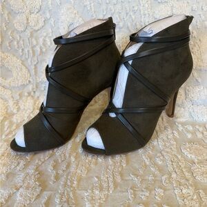 Journee Collection Olive Wrap Peep-Toe Stiletto Booties #576